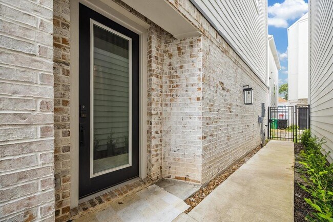 property at 1404 Cleburne St