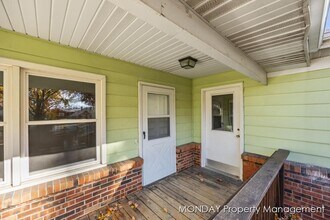 945-947 Lancashire Ct SE in Grand Rapids, MI - Building Photo - Building Photo