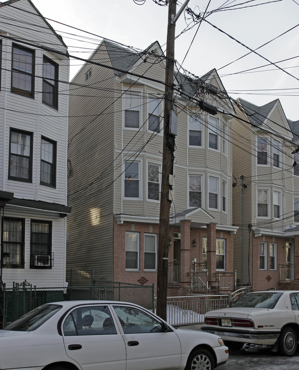 41 Clarke Ave in Jersey City, NJ - Foto de edificio