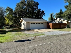 1645 Diamond St in Anderson, CA - Building Photo - Building Photo