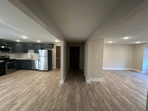 1 Laura Ln, Unit 5 in Buffalo, NY - Foto de edificio - Building Photo