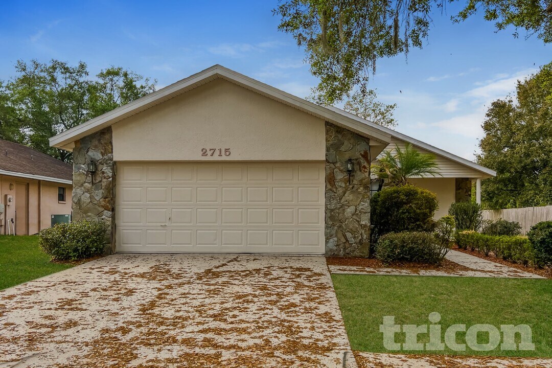 2715 Wilder Park Dr in Plant City, FL - Building Photo