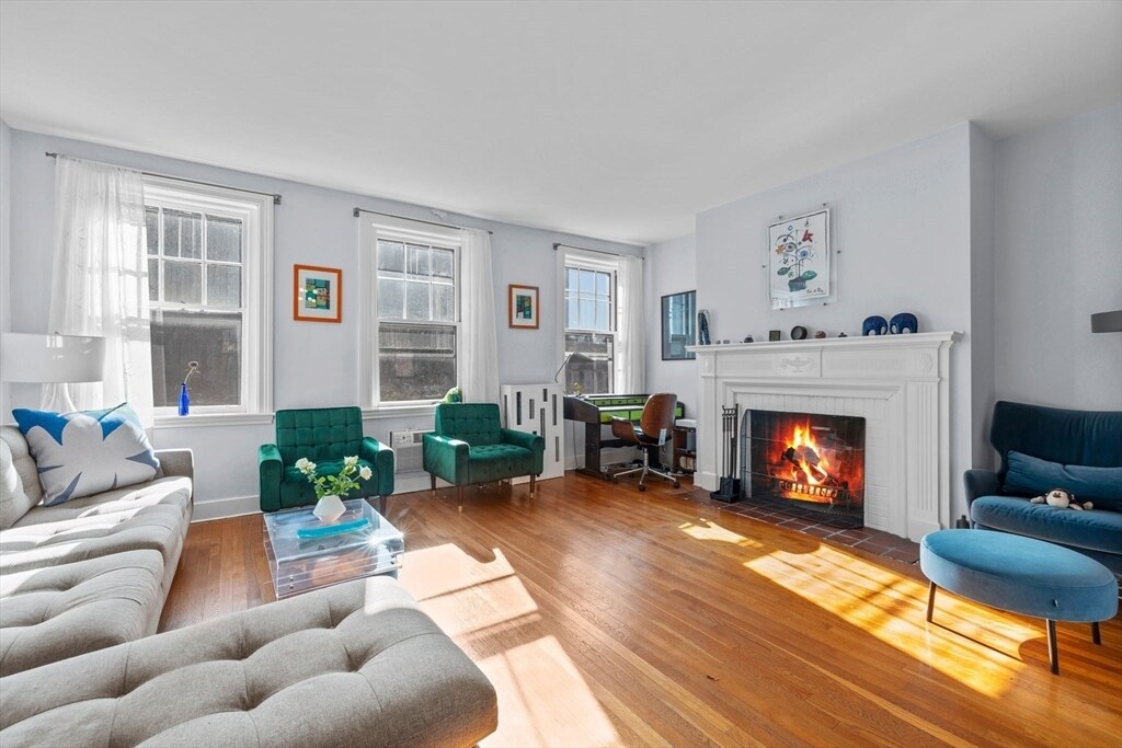 325 Tappan St in Brookline, MA - Building Photo