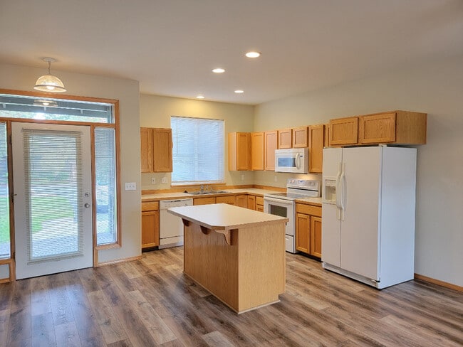 1085 Golden Pheasant Dr in Redmond, OR - Building Photo - Building Photo