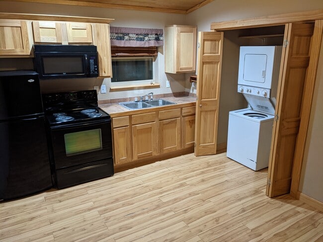 1100 Roth Ln, Unit 2 in Belle Fourche, SD - Building Photo - Building Photo