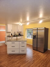 1428 Crown Ave in Medford, OR - Foto de edificio - Building Photo