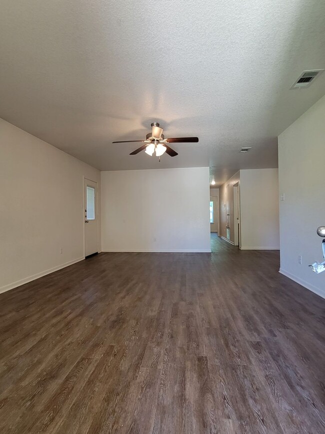 402 Bonnie Dr in Harker Heights, TX - Building Photo - Building Photo