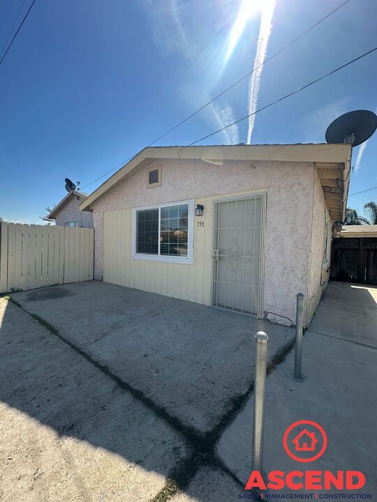 157 4th St in Mc Farland, CA - Building Photo