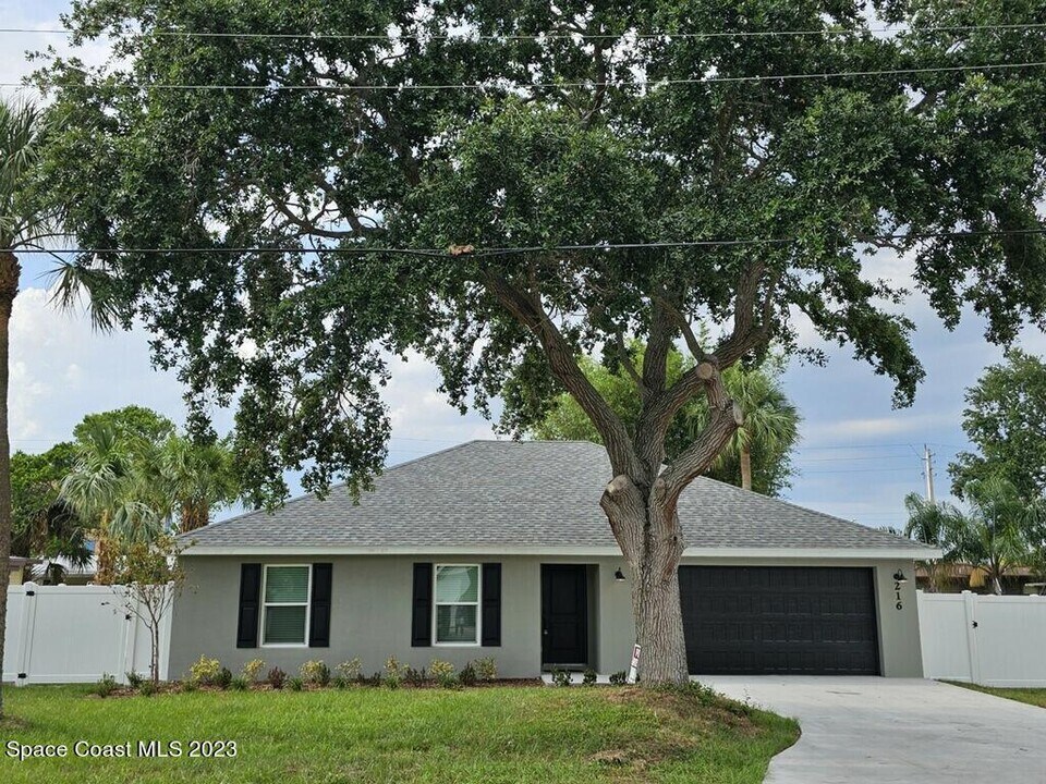 216 Beverly St in Titusville, FL - Building Photo