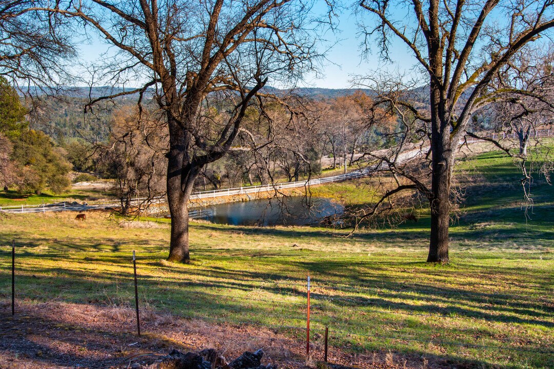 2500 Sand Ridge Rd in Placerville, CA - Foto de edificio