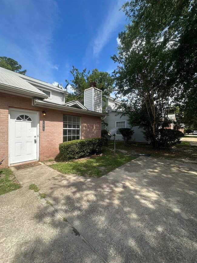2470 Nugget Ln in Tallahassee, FL - Foto de edificio - Building Photo