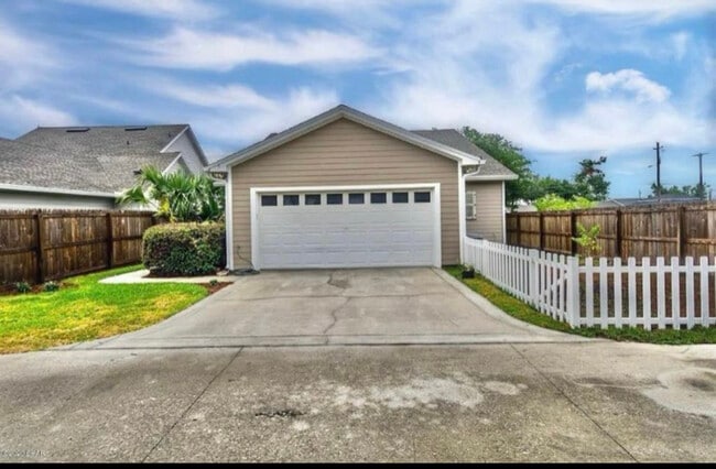 1015 W 11th St in Panama City, FL - Building Photo - Building Photo