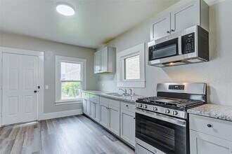 406 Hahlo St in Houston, TX - Building Photo - Building Photo