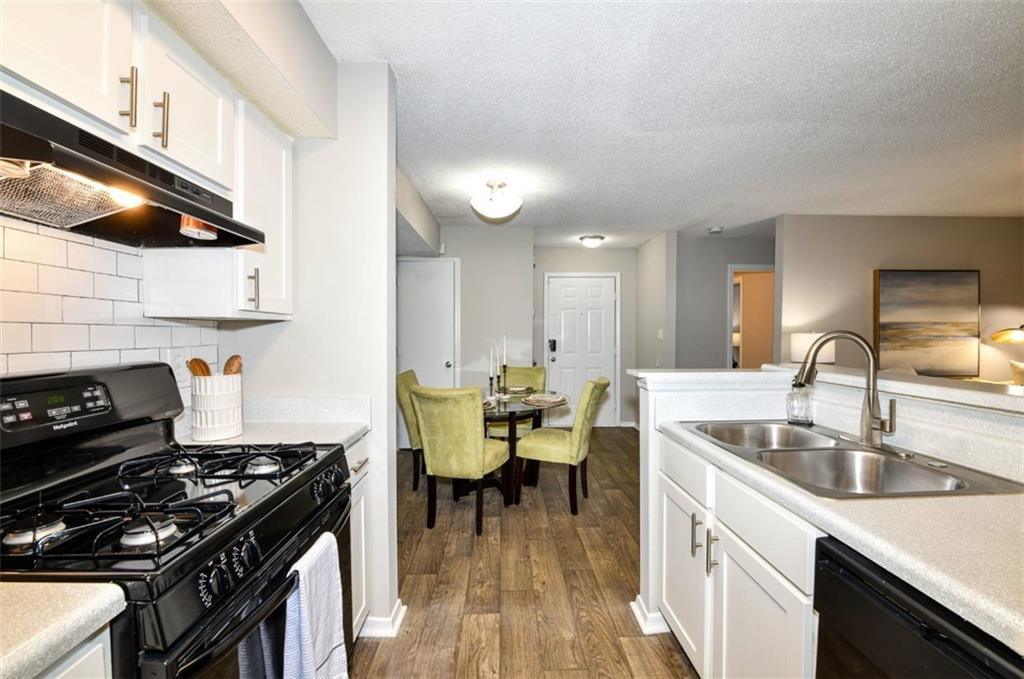 670 Thornton Rd in Lithia Springs, GA - Building Photo