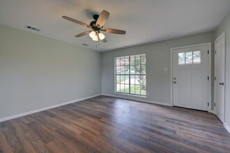 806 W Jefferson St in Brenham, TX - Foto de edificio - Building Photo
