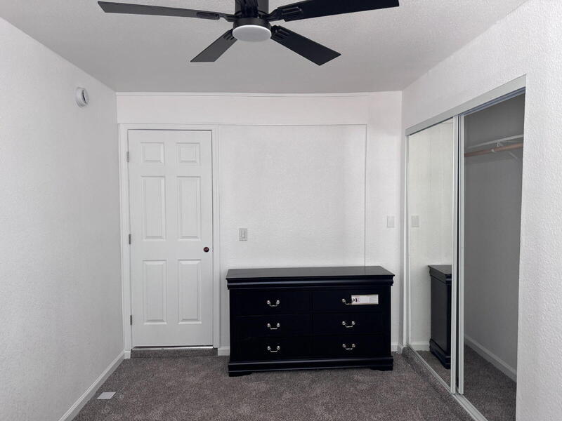 2445 Town Cir in Sacramento, CA - Building Photo