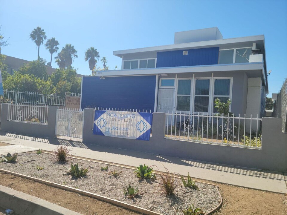 709 S Flower St in Inglewood, CA - Building Photo