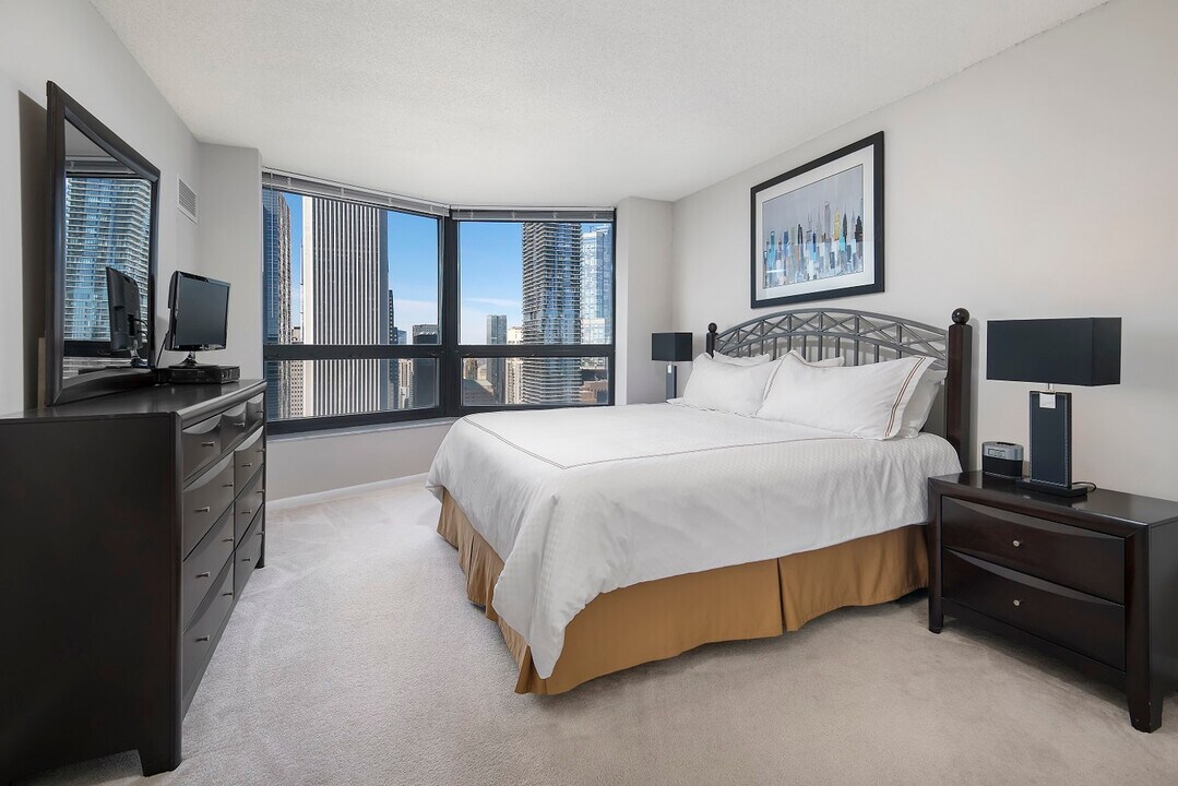 60 E Randolph St in Chicago, IL - Building Photo