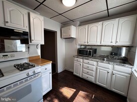 210 N Avondale St in Philadelphia, PA - Building Photo