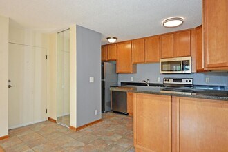 1800 La Salle Ave in Minneapolis, MN - Building Photo - Building Photo