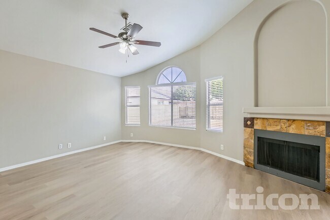 7321 N 69th Ave in Glendale, AZ - Foto de edificio - Building Photo