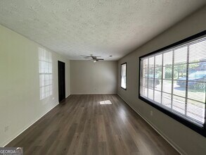 33 Lynhaven Dr in Newnan, GA - Building Photo - Building Photo