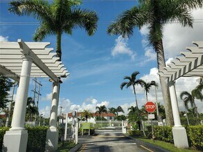 5560 NW 107th Ave in Doral, FL - Building Photo - Building Photo