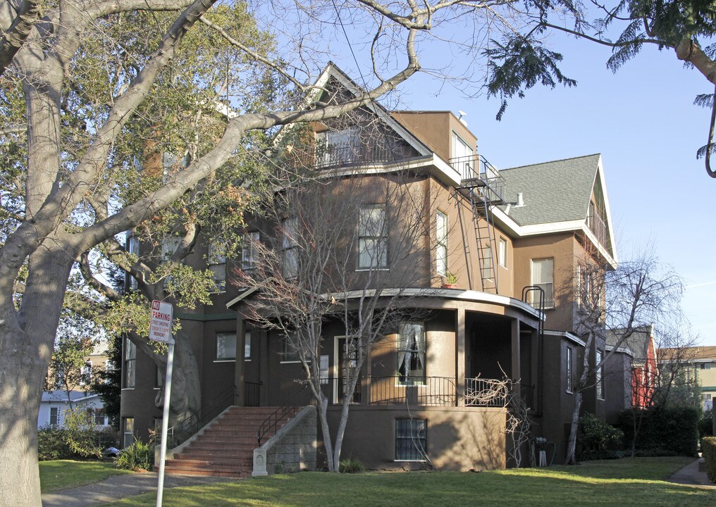 2005 Alameda Ave in Alameda, CA - Foto de edificio