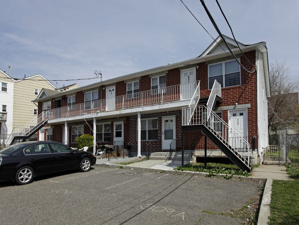 301-309 South Ave in Staten Island, NY - Building Photo