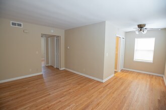 1333 E Colorado St, Unit 4 in Milwaukee, WI - Building Photo - Building Photo