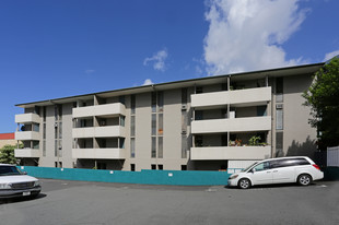 Crown Kinau Apartments