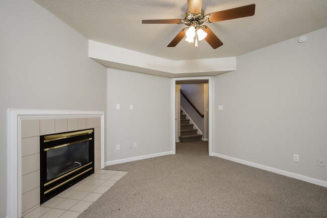 936 Heatherstone Dr in Winston-Salem, NC - Foto de edificio - Building Photo