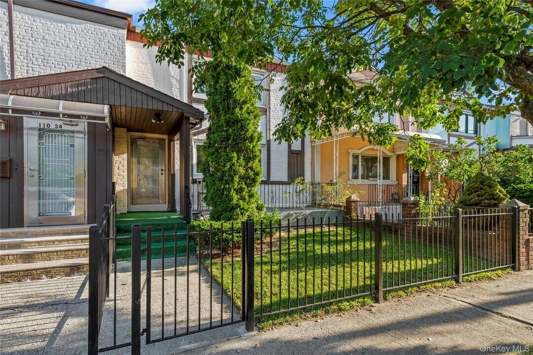110-32 63rd Rd in Queens, NY - Building Photo