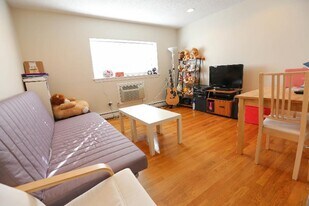 44 Euston Rd, Unit 12 in Boston, MA - Building Photo