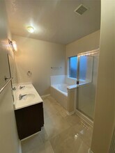 9210 Hidden Lake E Dr in Magnolia, TX - Building Photo - Building Photo