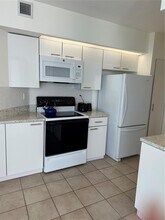 16485 Collins Ave in Sunny Isles Beach, FL - Foto de edificio - Building Photo