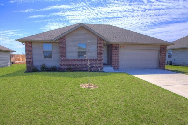 property at 5592 W Longleaf Dr