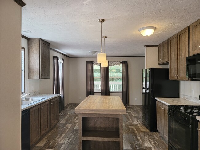 145 Apollo Ave in Flushing, MI - Building Photo - Building Photo