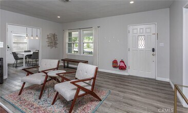 1000 N Ontario St in Burbank, CA - Building Photo - Building Photo
