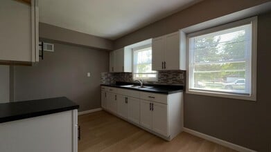 5117 W Fairmount Ave in Milwaukee, WI - Building Photo - Building Photo