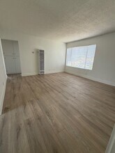 142 W 94th St, Unit Unit 1 in Los Angeles, CA - Building Photo - Building Photo