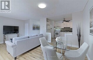 1016 Falgarwood Dr in Oakville, ON - Building Photo