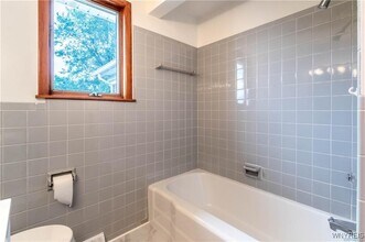 130 Alberta Dr in Buffalo, NY - Foto de edificio - Building Photo