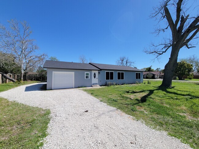 413 S Market St in Brazoria, TX - Building Photo - Building Photo