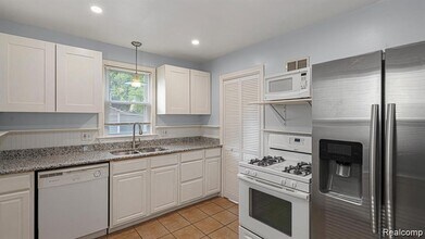 2105 Barrett Ave in Royal Oak, MI - Building Photo - Building Photo