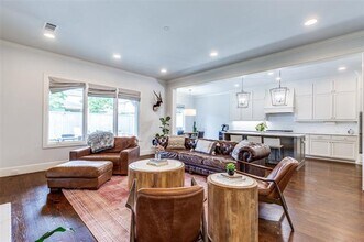 3929 Lively Ln in Dallas, TX - Building Photo - Building Photo