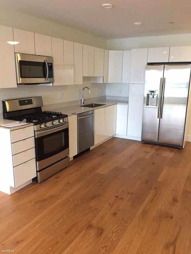 250 Meridian St-Unit -Unit 403 in Boston, MA - Building Photo - Building Photo