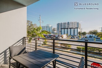 2201 Polk St in Hollywood, FL - Building Photo - Building Photo