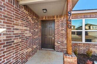 846 E Sparrow Cir in Fayetteville, AR - Building Photo - Building Photo