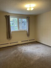 3104-3104 Victoria Ave in Regina, SK - Building Photo - Building Photo